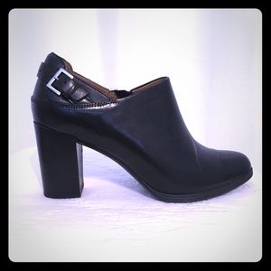 Clark’s Black Leather Shooties 7.5